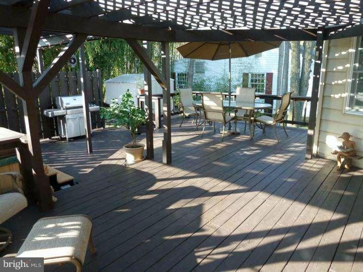 239 Cheltenham Road Newark, DE 19711 - Photo 12 of 21 View of Deck