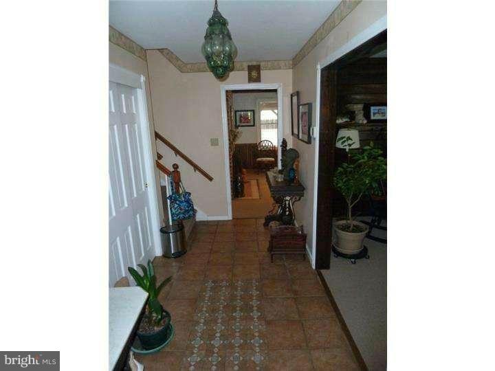 239 Cheltenham Road Newark, DE 19711 - Photo 4 of 21 Foyer