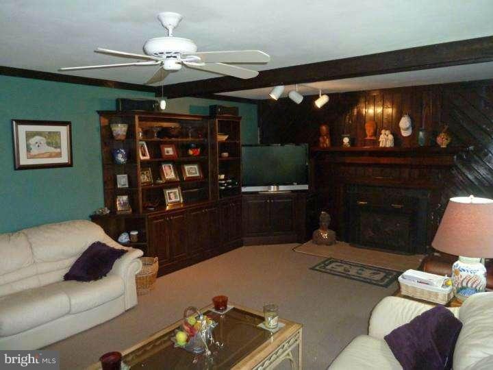 239 Cheltenham Road Newark, DE 19711 - Photo 6 of 21 Family Room