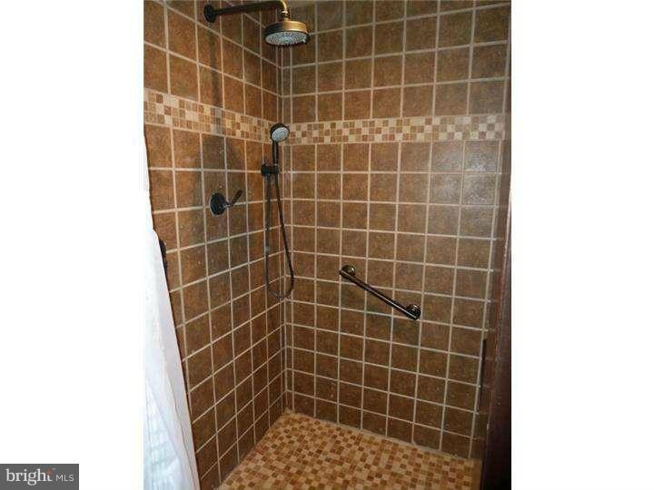 239 Cheltenham Road Newark, DE 19711 - Photo 9 of 21 Bath (Master)