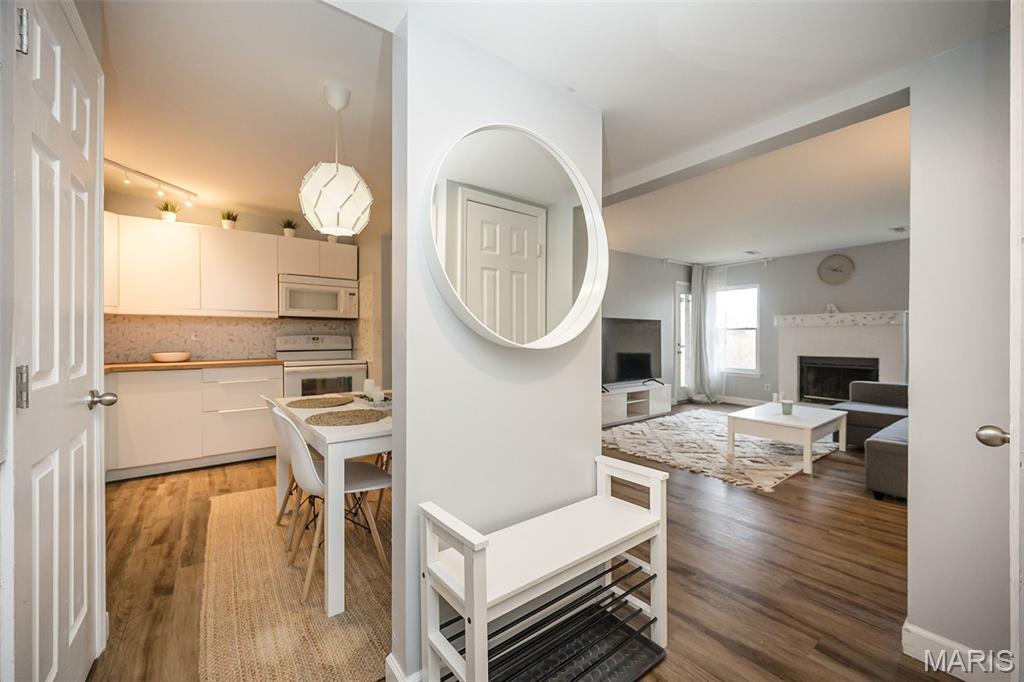 2303 Kratky Road, Unit B St. Louis, MO 63114 - Photo 3 of 22