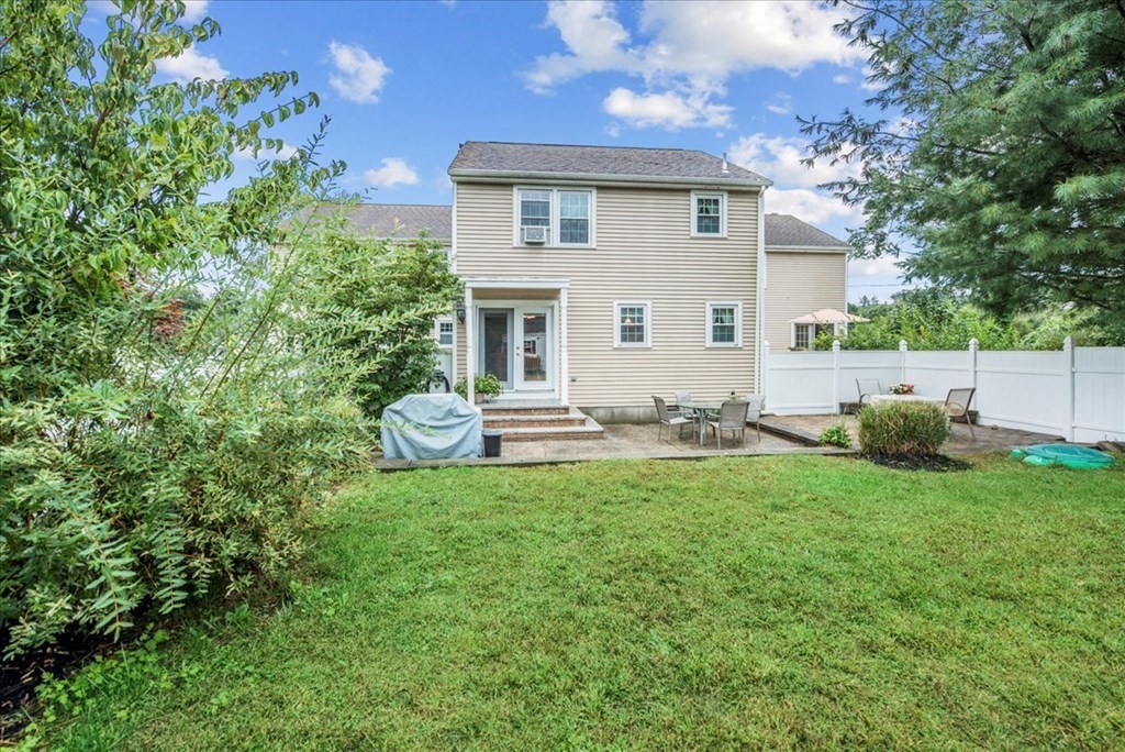 25 Cobb Road, Unit 25 Wrentham, MA 02093 - Photo 4 of 29 Gallery Image 4