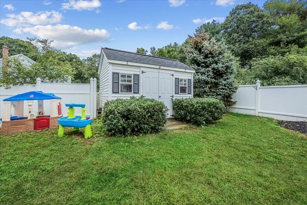 25 Cobb Road, Unit 25 Wrentham, MA 02093 - Photo 5 of 29 Gallery Image 5