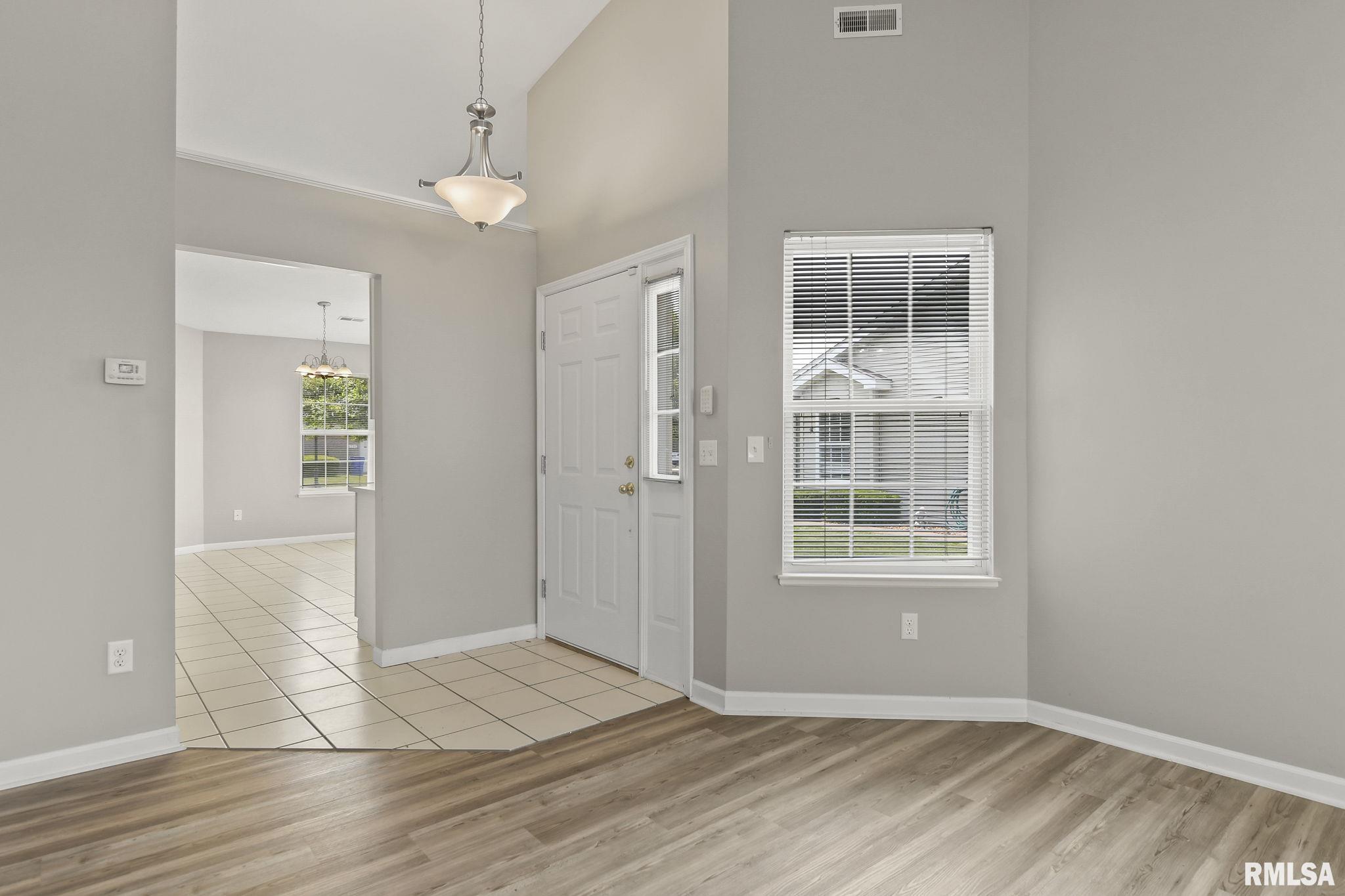 4776 Arbor Court Decatur, IL 62526 - Photo 2 of 25 Gallery Image 2