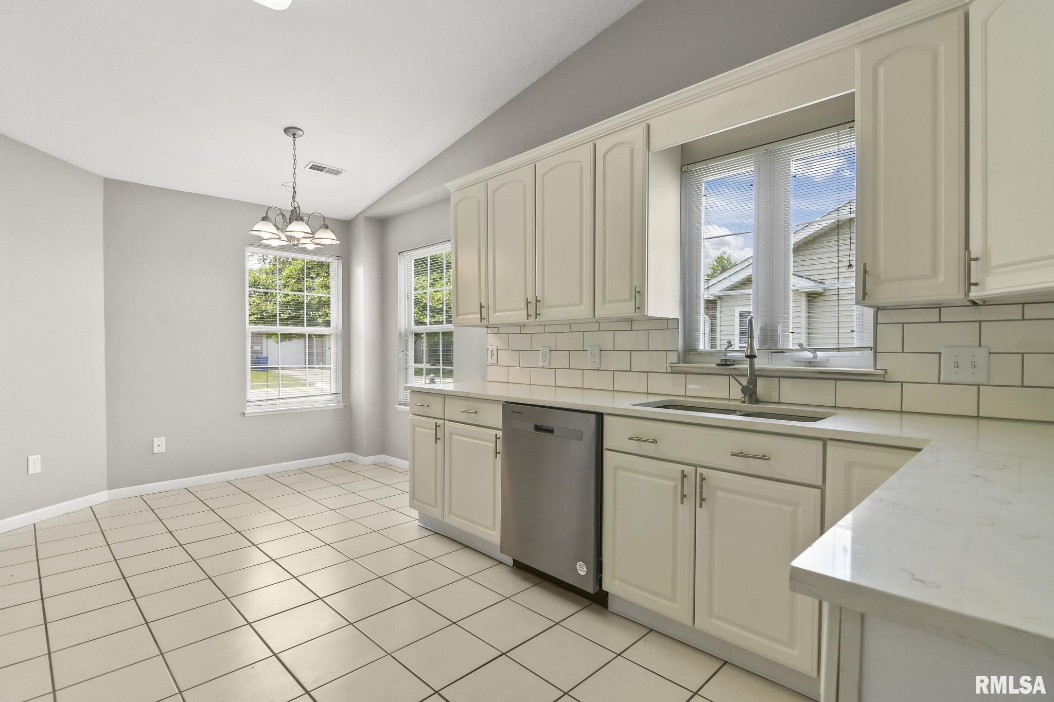 4776 Arbor Court Decatur, IL 62526 - Photo 8 of 25 Gallery Image 8