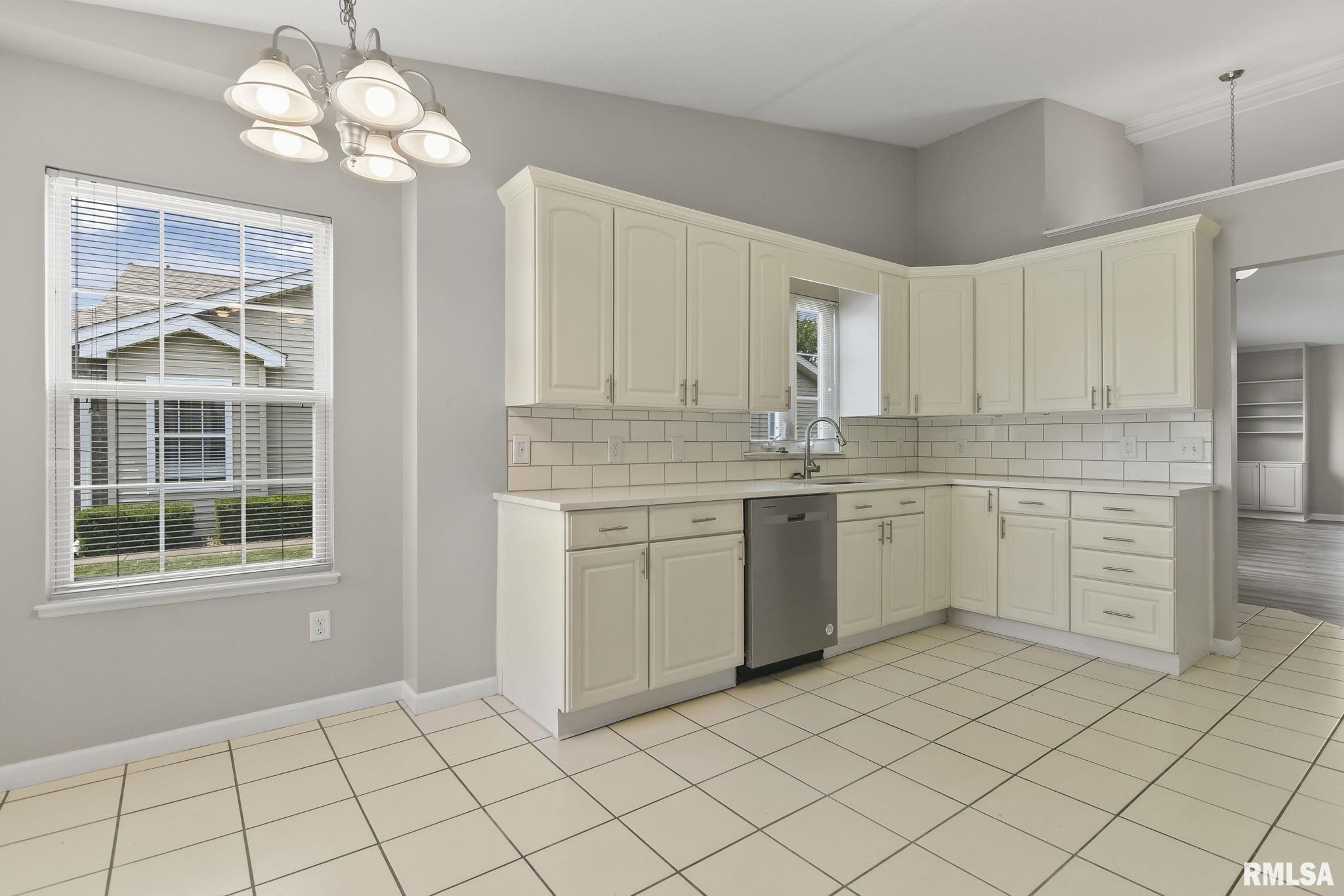 4776 Arbor Court Decatur, IL 62526 - Photo 9 of 25 Gallery Image 9