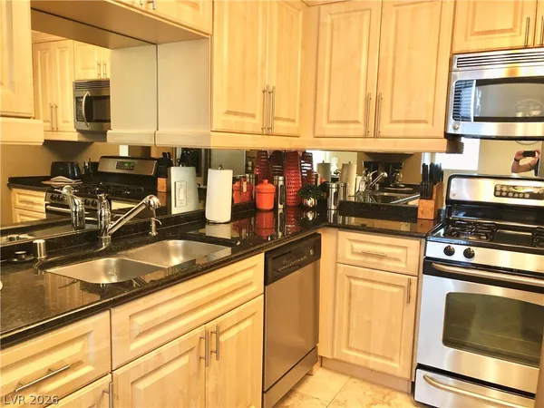 $1,795 | 270 East Flamingo Road, Unit 120, Las Vegas, NV 89169