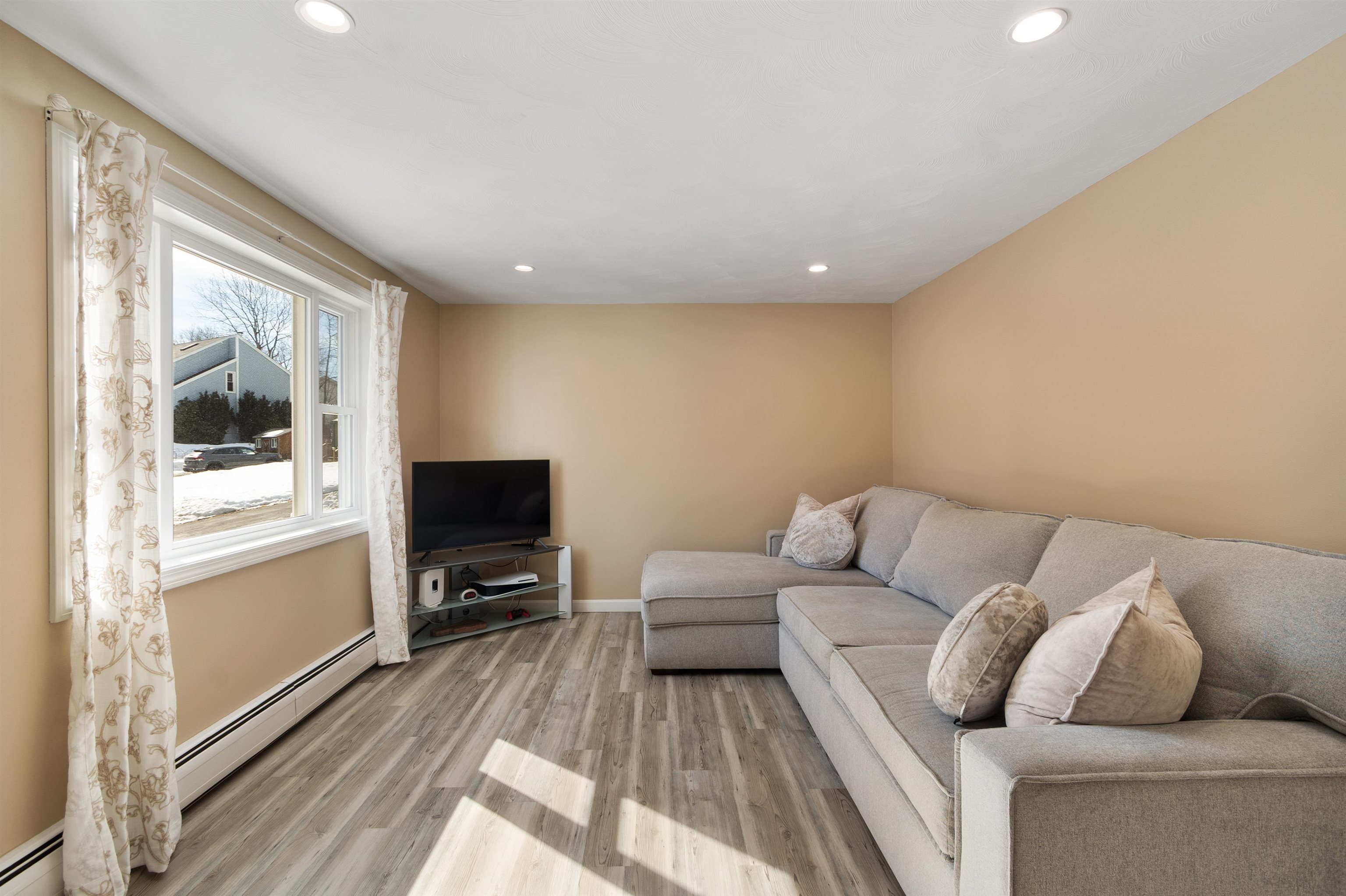 6 Mills Farm Circle, Unit R Derry, NH 03038 - Photo 11 of 38