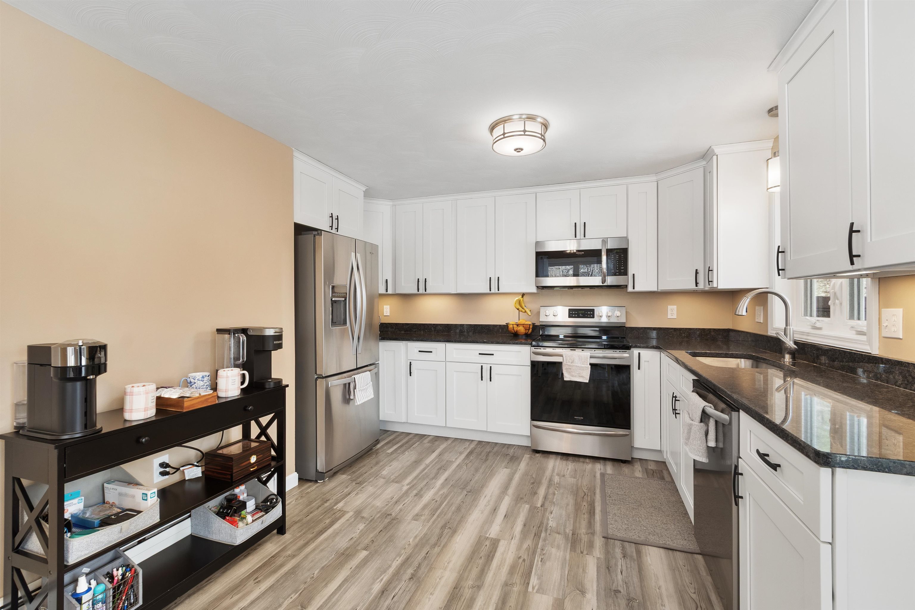 6 Mills Farm Circle, Unit R Derry, NH 03038 - Photo 5 of 38