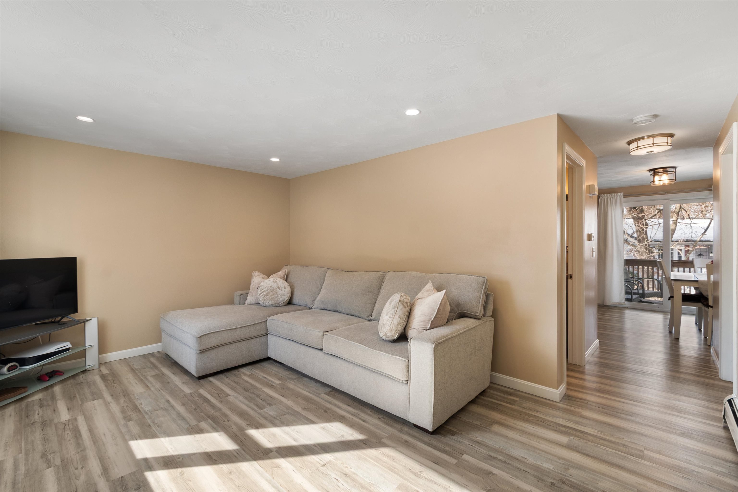 6 Mills Farm Circle, Unit R Derry, NH 03038 - Photo 10 of 38