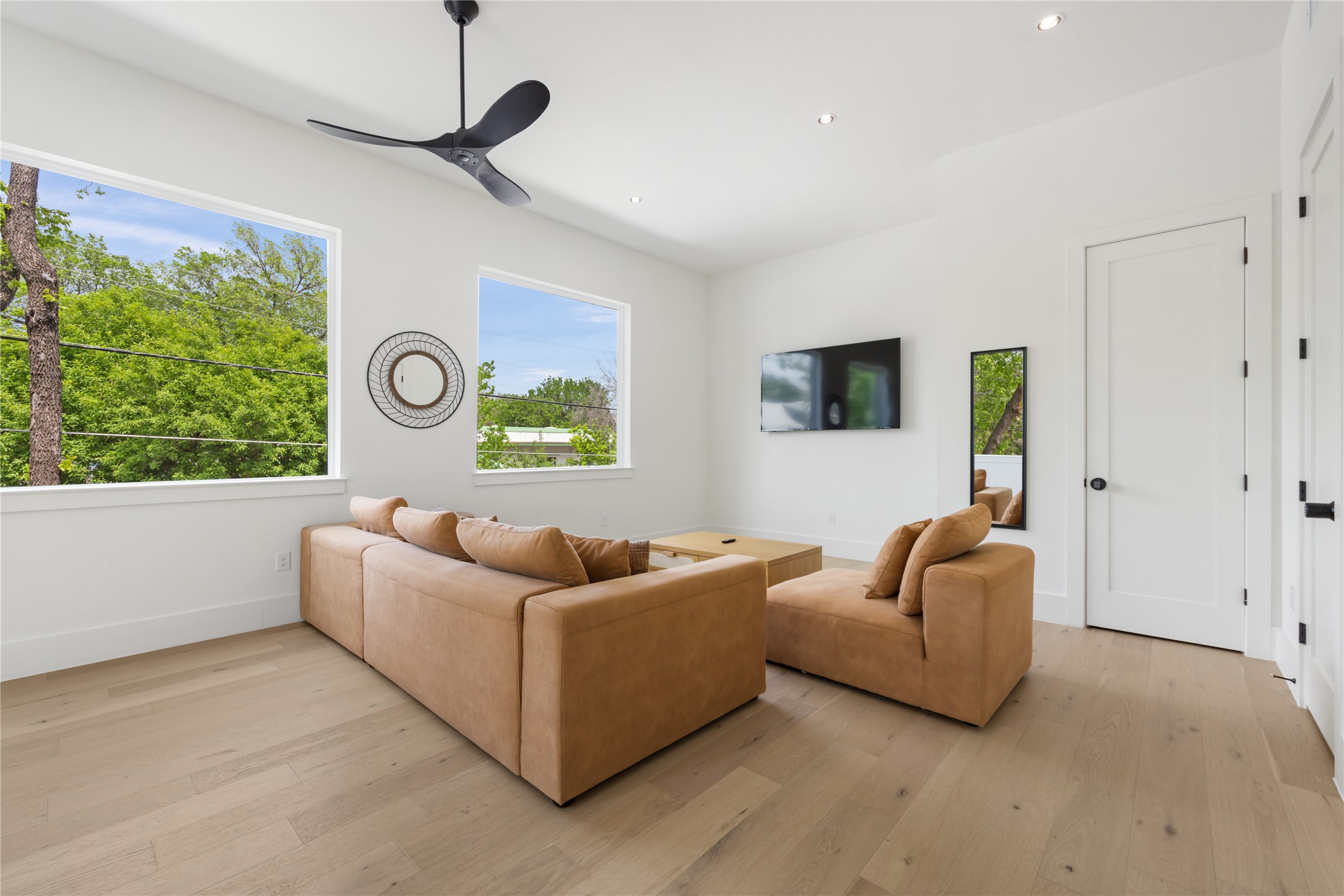 3201 Holton Street Austin, TX 78702 - Photo 21 of 39 A versatile upstairs den offers a spacious secondary living area, complete with large picture windows
