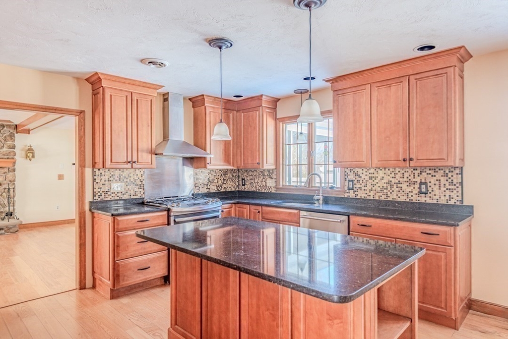 71 Cole Terrace Randolph, MA 02368 - Photo 8 of 23