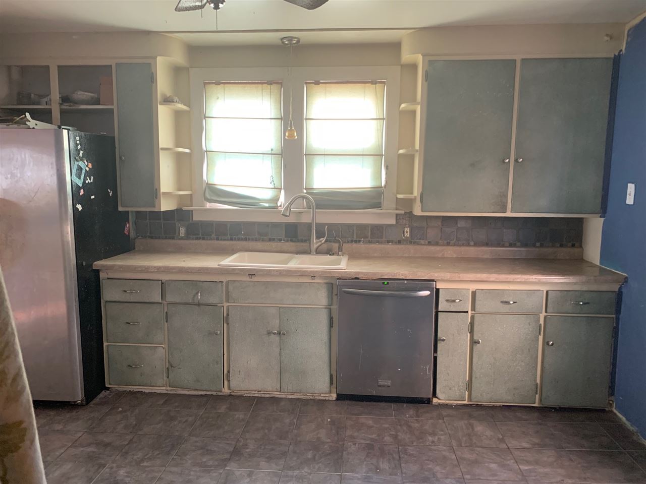 1904 3rd Street Bay City, MI 48708 - Photo 4 of 6 31387345-3.JPG