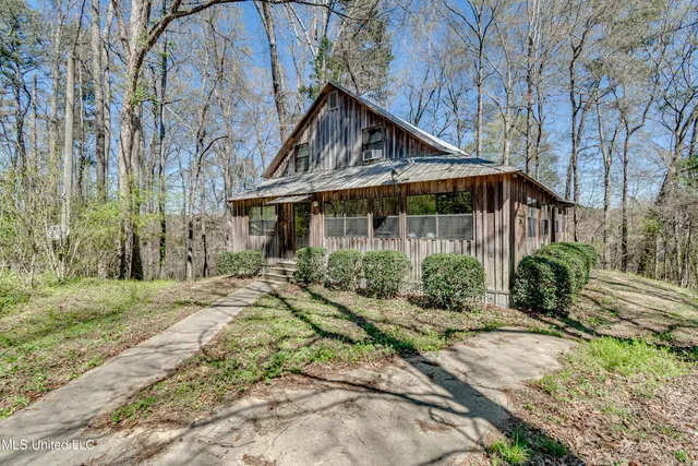 $159,000 | 2406 Scr 563, Morton, MS 39117