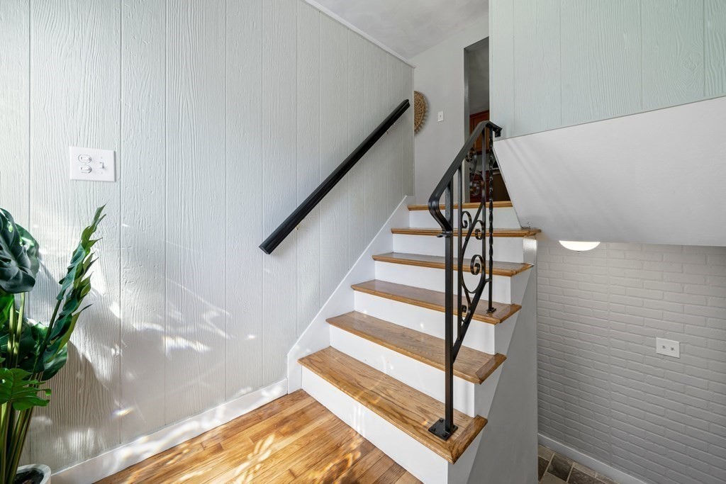 5 Shalloo Road Billerica, MA 01821 - Photo 3 of 42 a view of entryway