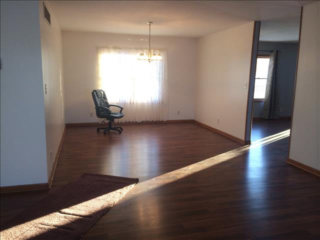 1115 West Newburg Road Carleton, MI 48117 - Photo 11 of 19 Dining room