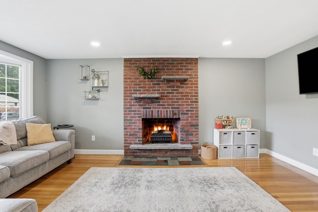 36 Basse Circle Lynn, MA 01905 - Photo 4 of 28
