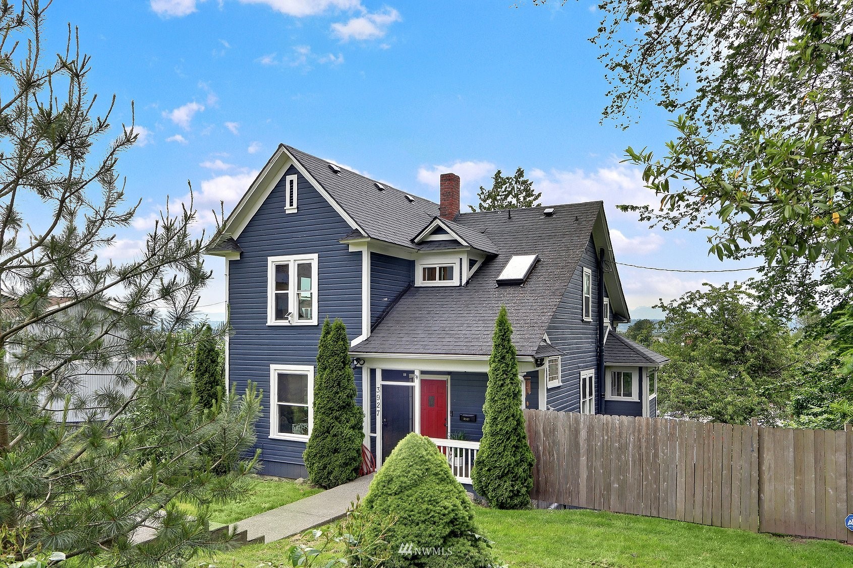 3927 Wetmore Avenue Everett, WA 98201 - Photo 2 of 26 front view of a house with a yard