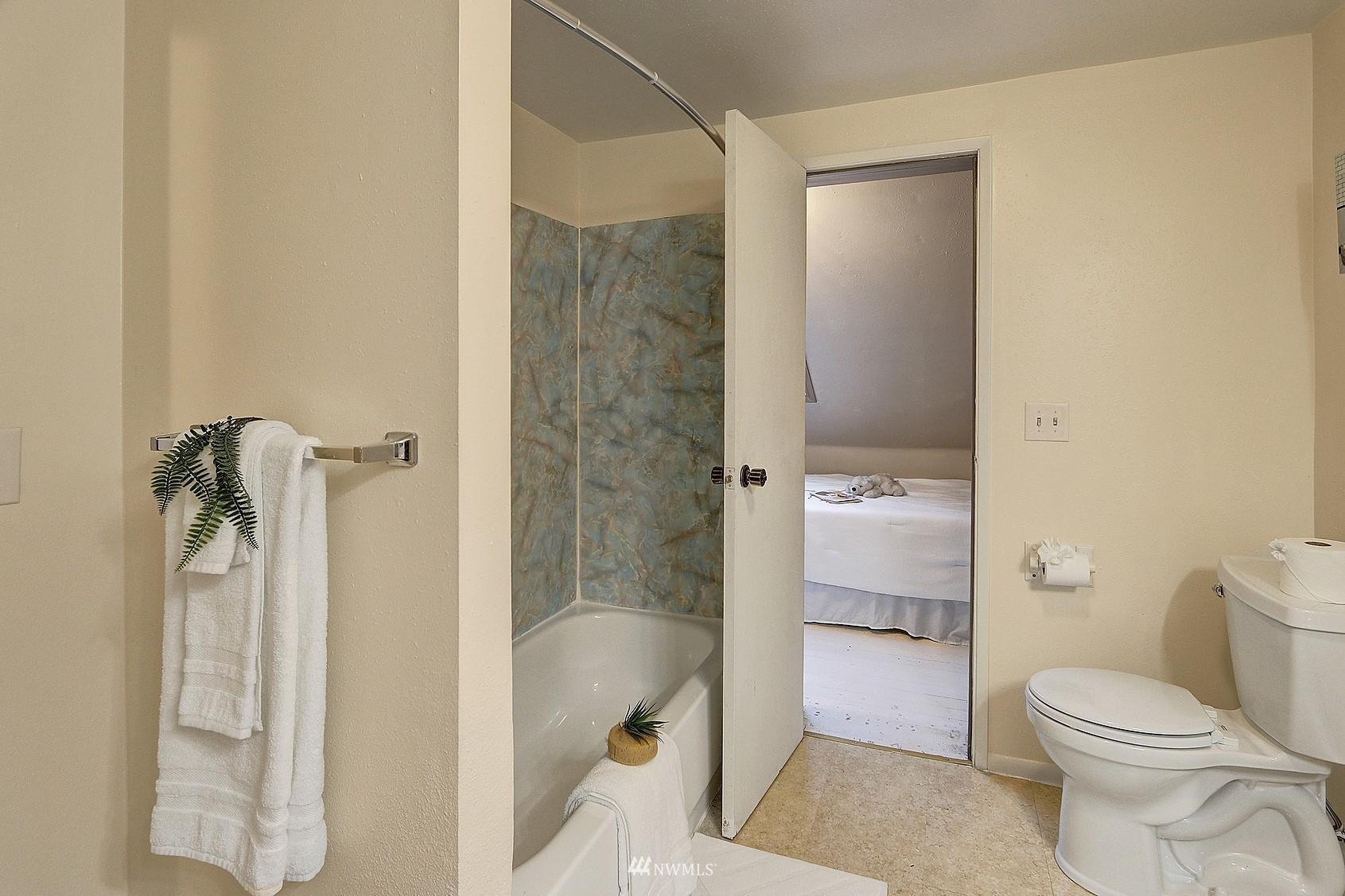 3927 Wetmore Avenue Everett, WA 98201 - Photo 21 of 26 a bathroom with a shower and a toilet