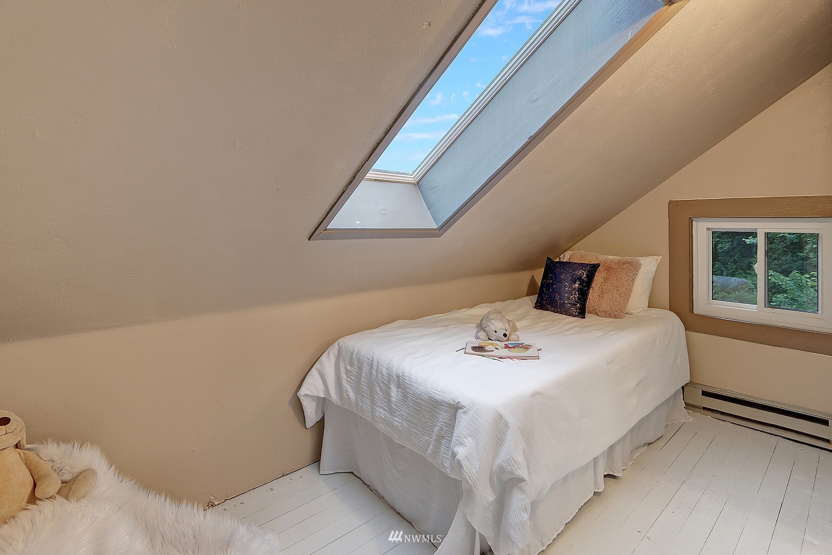 3927 Wetmore Avenue Everett, WA 98201 - Photo 22 of 26 a bedroom with a bed and window