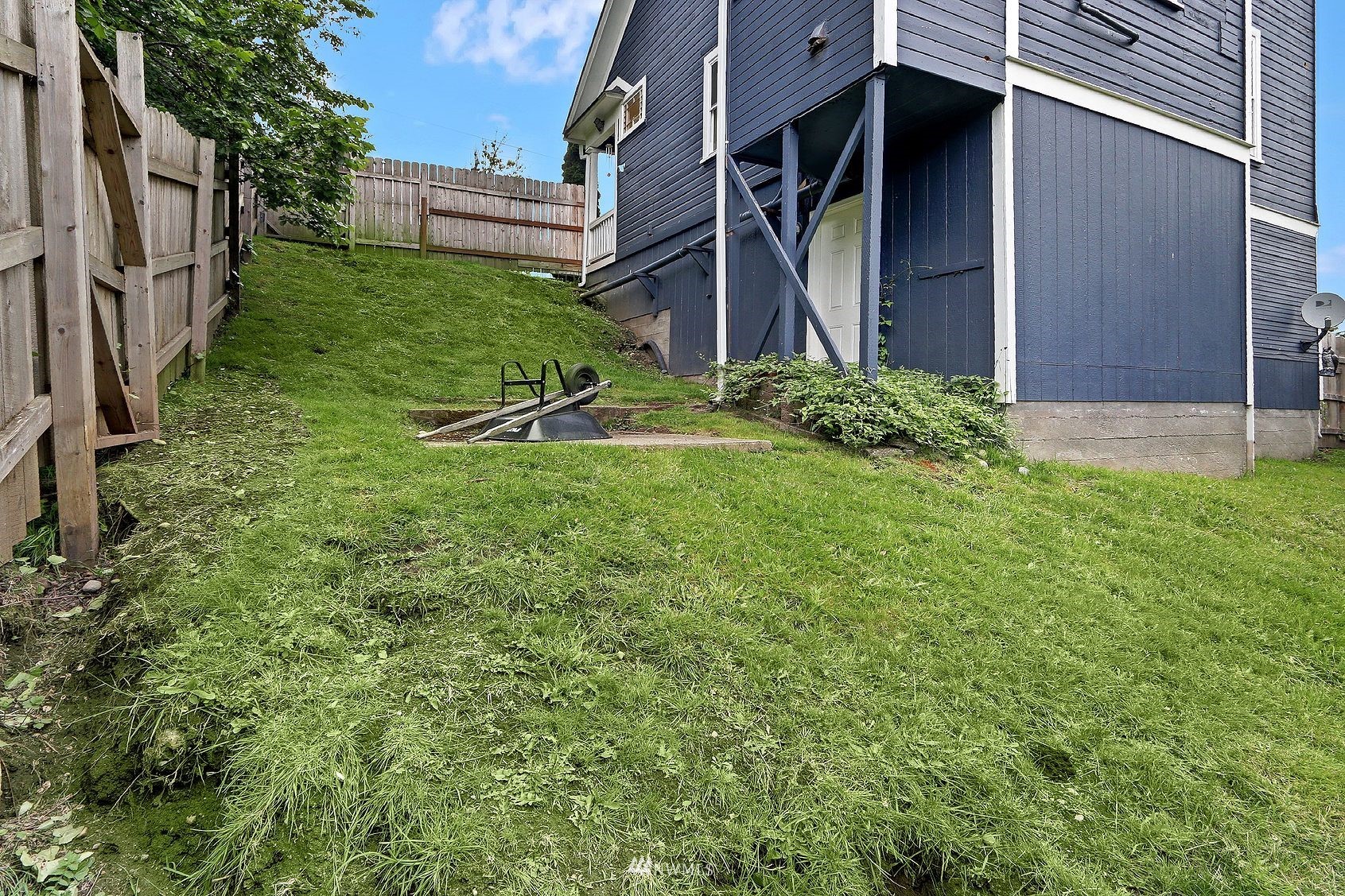 3927 Wetmore Avenue Everett, WA 98201 - Photo 23 of 26 a view of a back yard