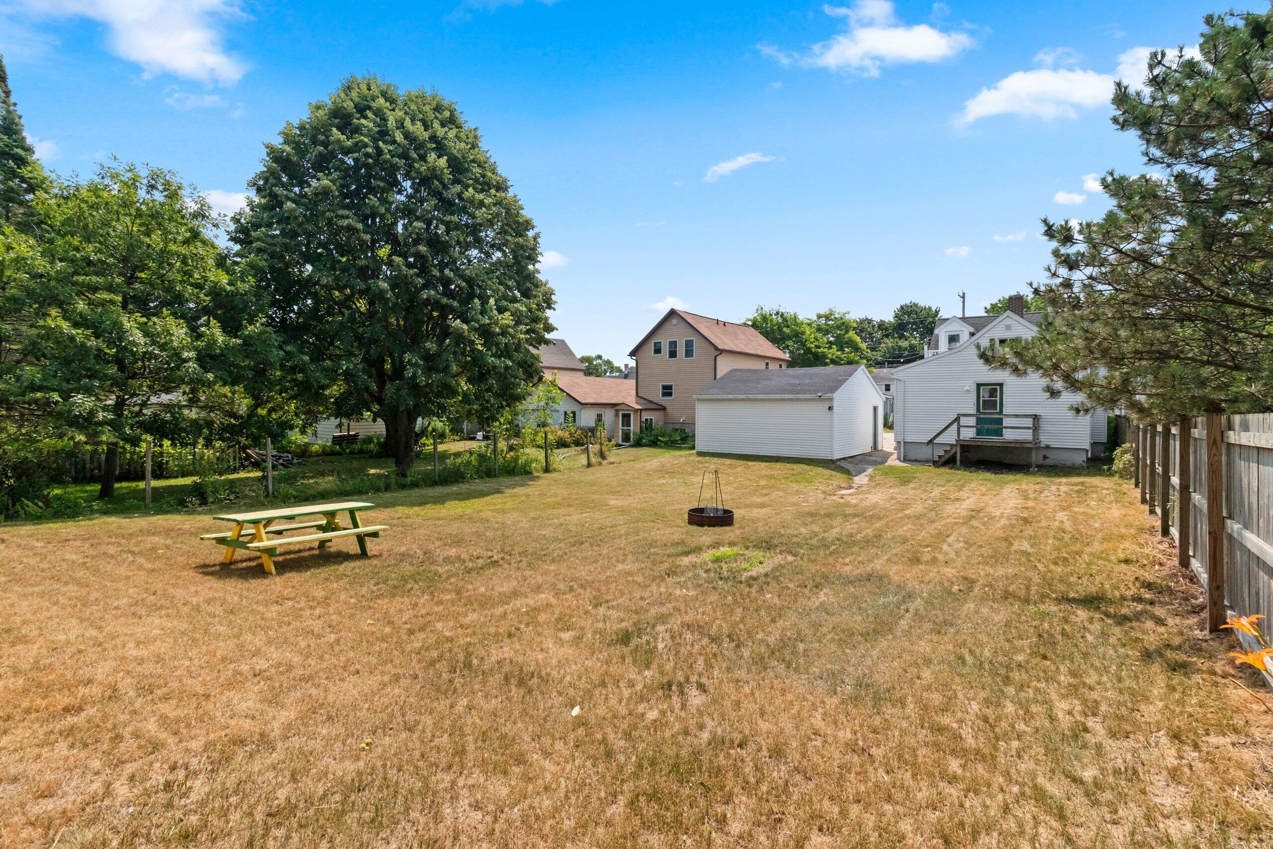 2014 13th Street Two Rivers, WI 54241 - Photo 8 of 53 010-201413thStreet-TwoRivers-WI-54241-SM