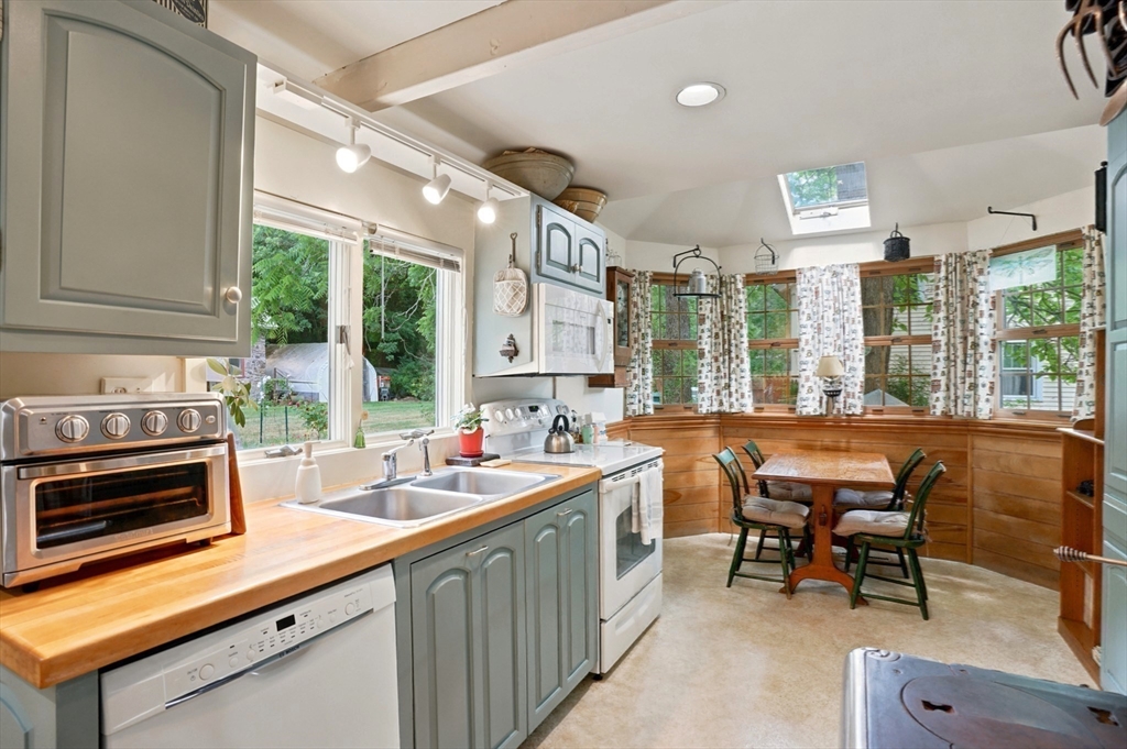 362 Abbott Valley Run Road North Attleboro, MA 02760 - Photo 7 of 21