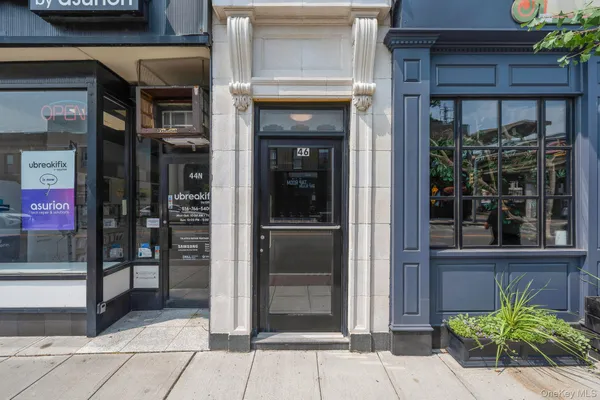 $2,360 | 46 North Village Avenue, Unit 13, Rockville Centre, NY 11570