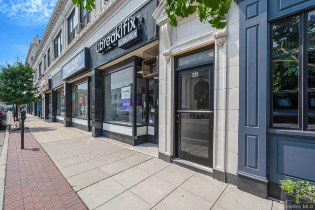 $2,360 | 46 North Village Avenue, Unit 13, Rockville Centre, NY 11570