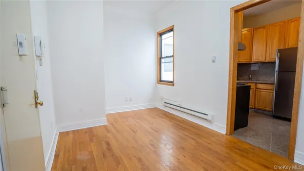 $2,360 | 46 North Village Avenue, Unit 13, Rockville Centre, NY 11570