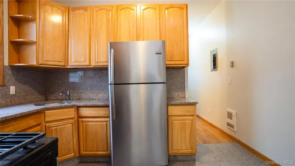 $2,360 | 46 North Village Avenue, Unit 13, Rockville Centre, NY 11570