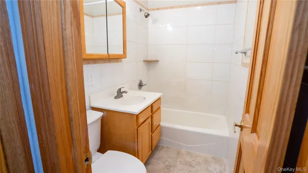 $2,360 | 46 North Village Avenue, Unit 13, Rockville Centre, NY 11570