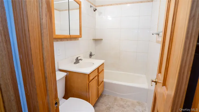 $2,360 | 46 North Village Avenue, Unit 13, Rockville Centre, NY 11570