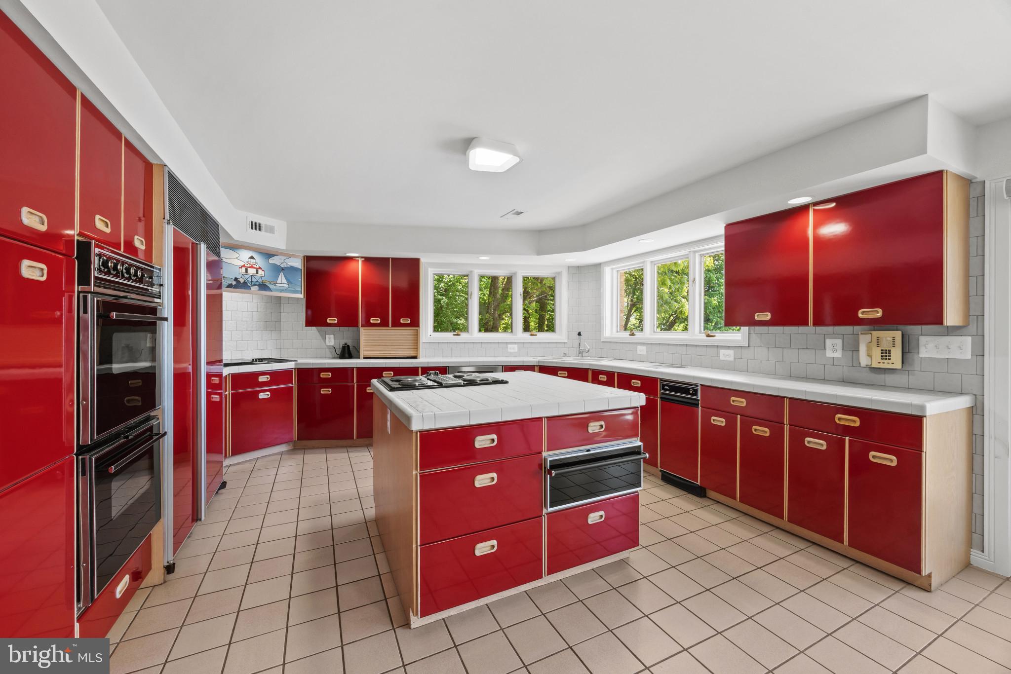 31 Shadow Point Court Edgewater, MD 21037 - Photo 12 of 44 Kitchen with island