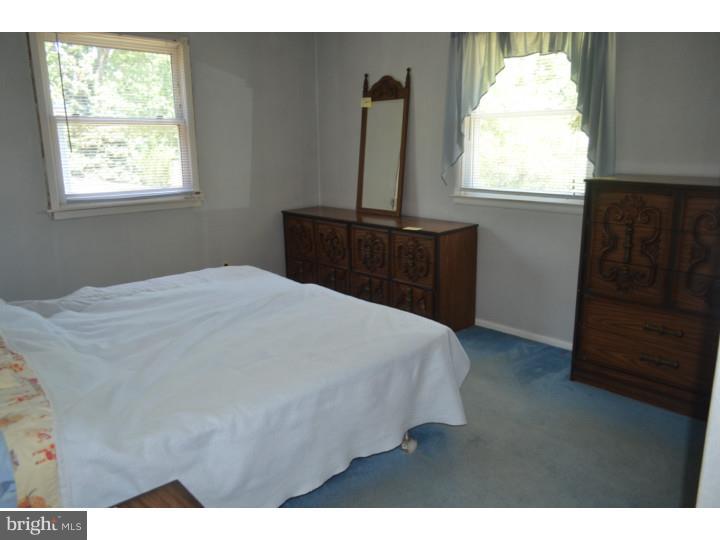 520 8 Street Riverside, NJ 08075 - Photo 9 of 14 a bedroom with a bed and a window