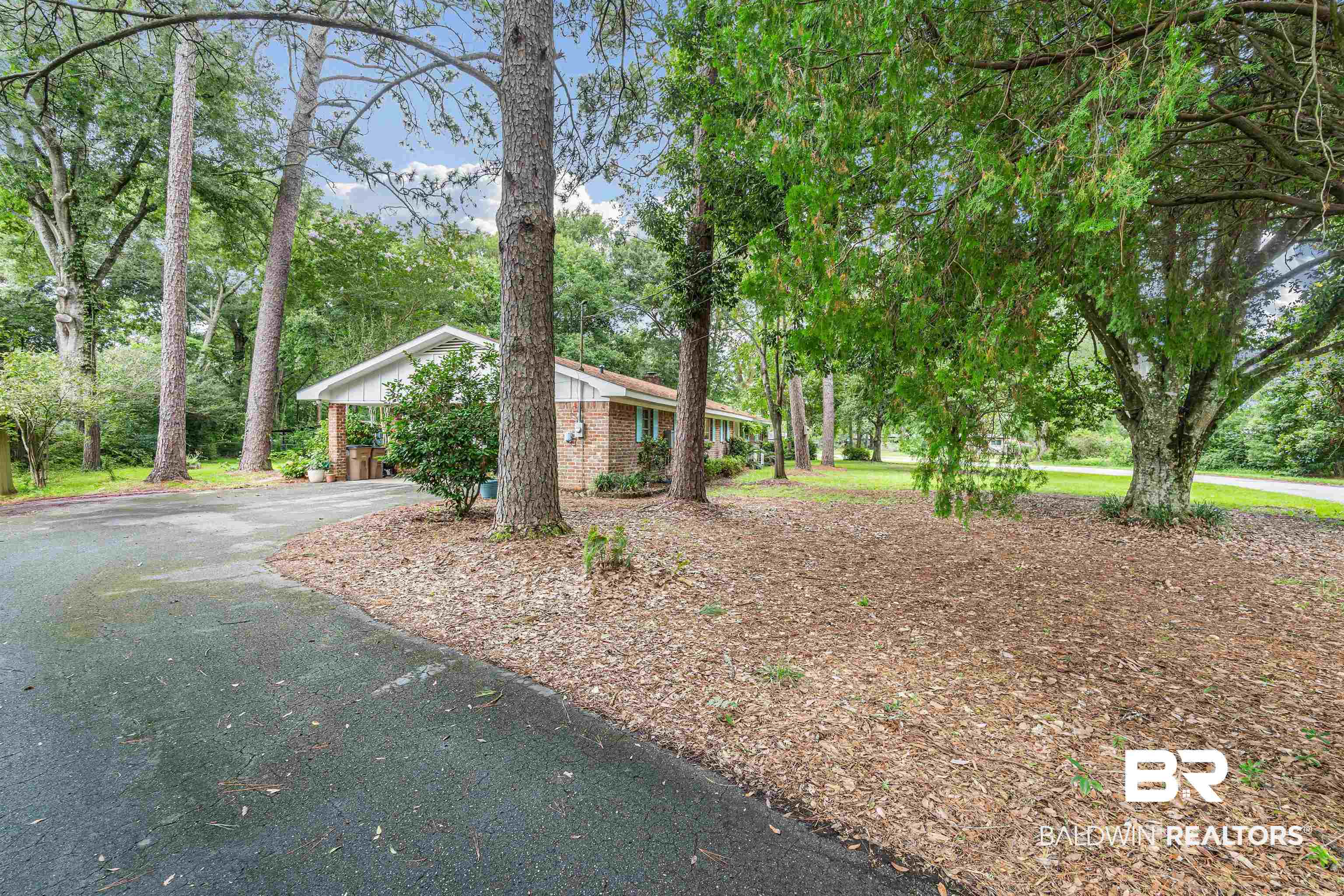 4051 East Canal Circle Mobile, AL 36619 - Photo 3 of 32 View of side of home