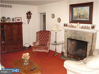 3504 Post Road Huntingdon Valley, PA 19006 - Photo 2 of 12 Living Room