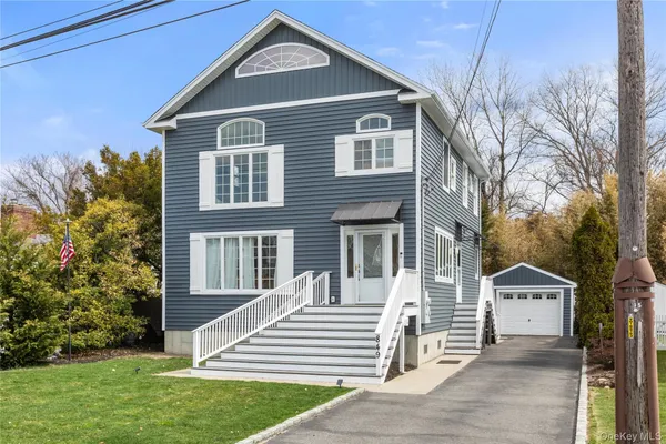 $819,000 | 849 East Bay Drive, West Islip, NY 11795