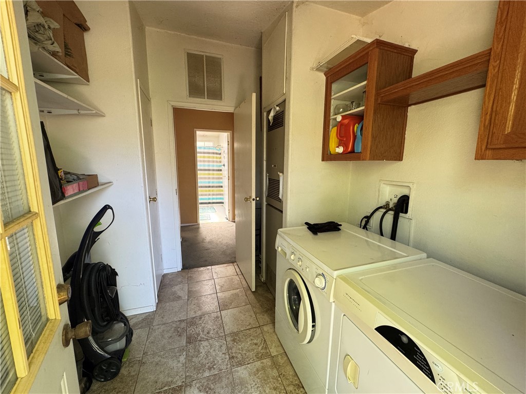 80 Rasmusen Lane Junction City, CA 96048 - Photo 22 of 67 a utility room with dryer and washer