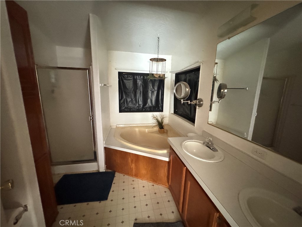 80 Rasmusen Lane Junction City, CA 96048 - Photo 34 of 67 a bathroom with a sink a tub and a mirror