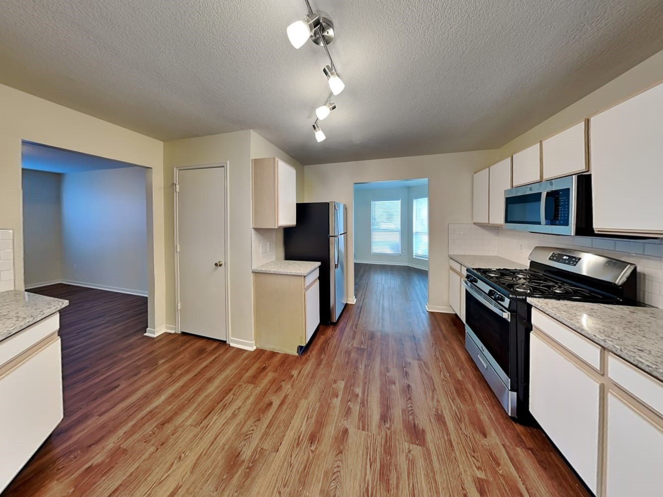 1818 Day Lily Way Houston, TX 77067 - Photo 4 of 17