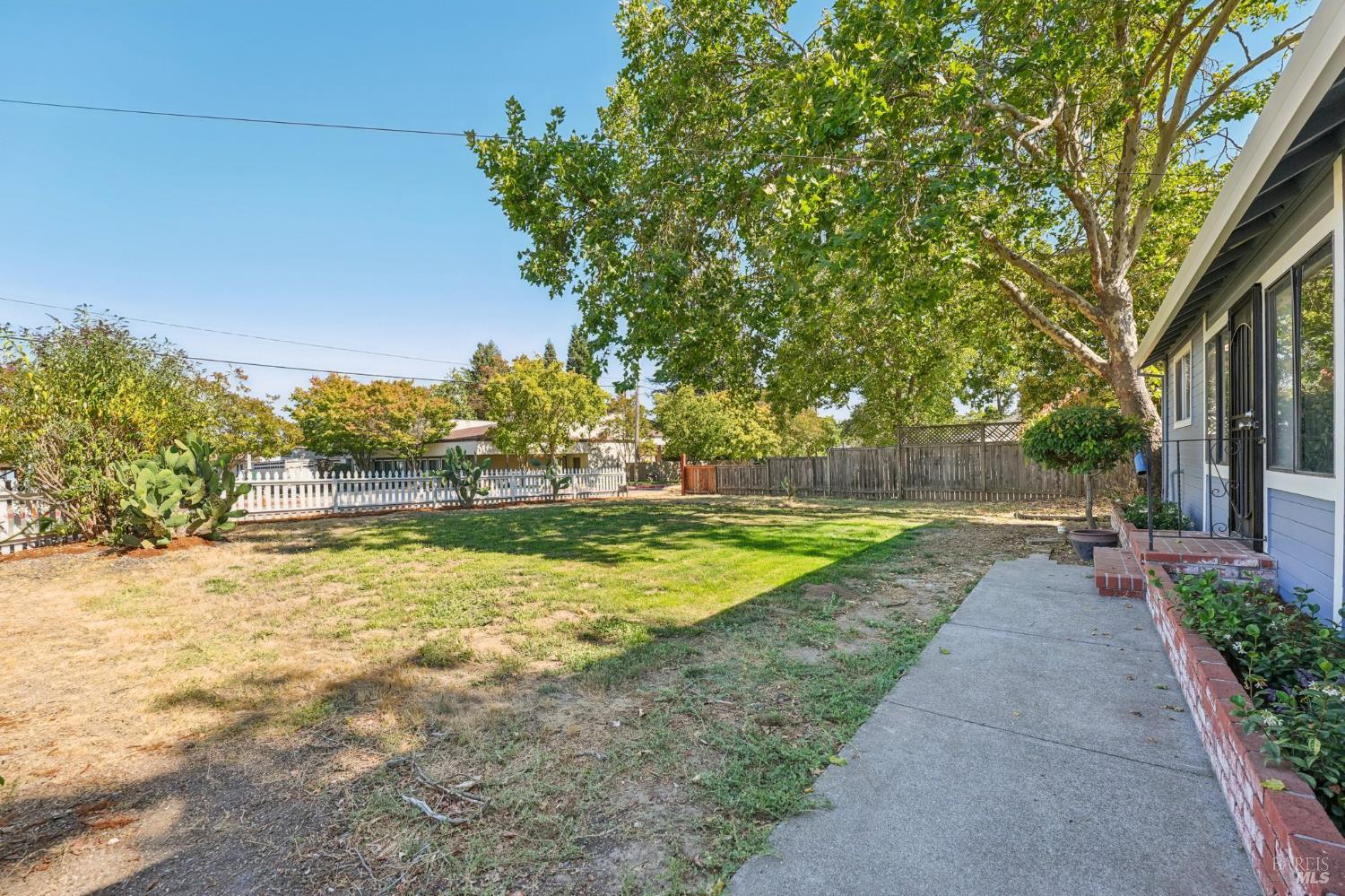 1715 Ridley Avenue Santa Rosa, CA 95403 - Photo 6 of 48