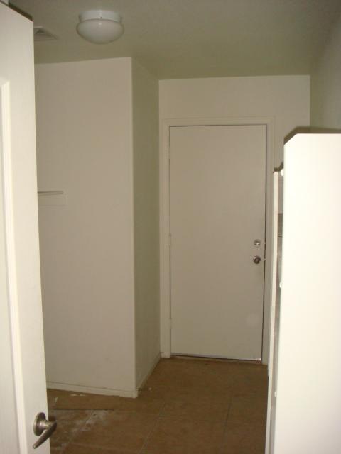 9440 West Jamestown Road Phoenix, AZ 85037 - Photo 4 of 12 LAUNDRY/PANTRY