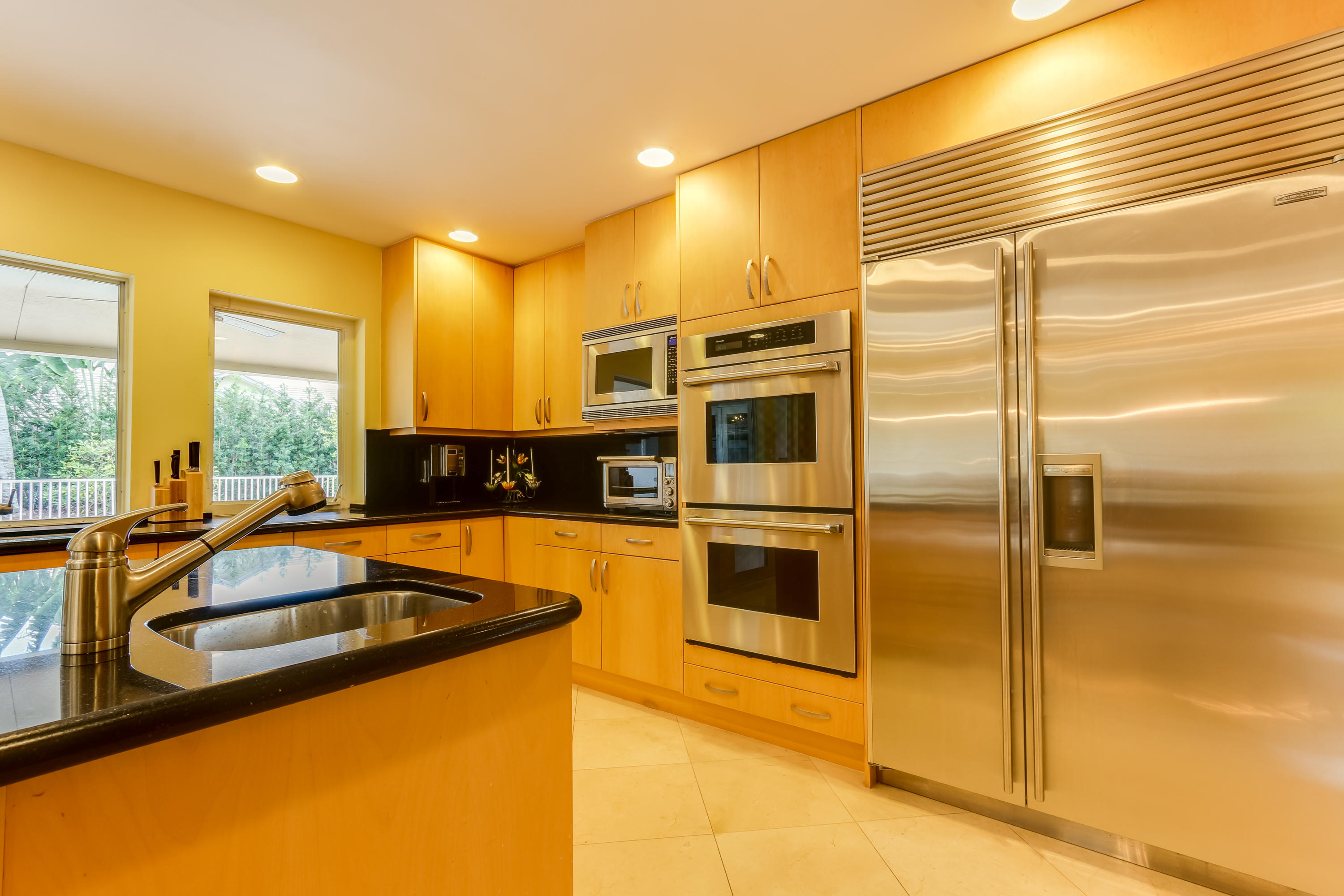 4475 Woodfield Boulevard Boca Raton, FL 33434 - Photo 16 of 42 Kitchen 4