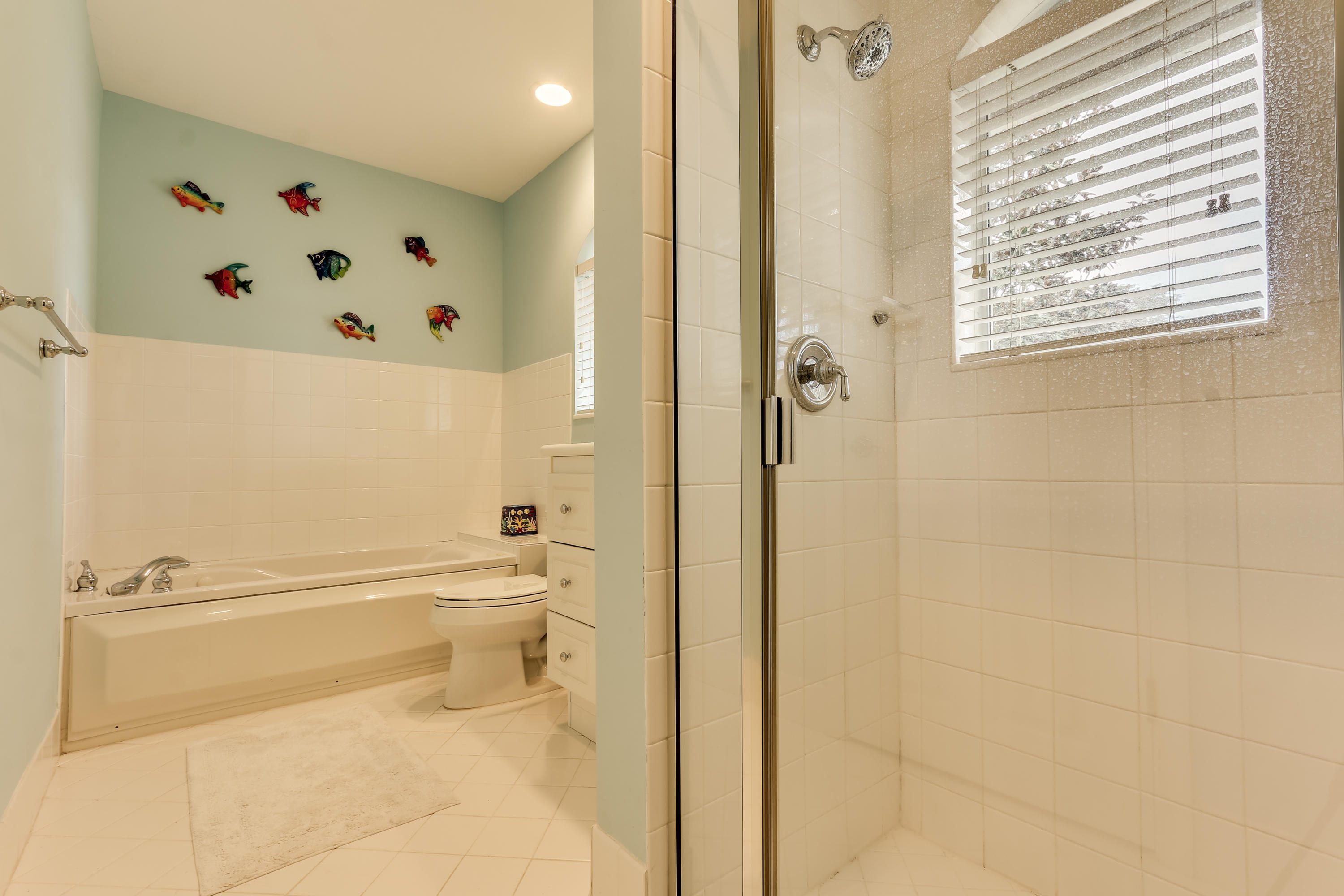 4475 Woodfield Boulevard Boca Raton, FL 33434 - Photo 38 of 42 Guest Bath 1 A