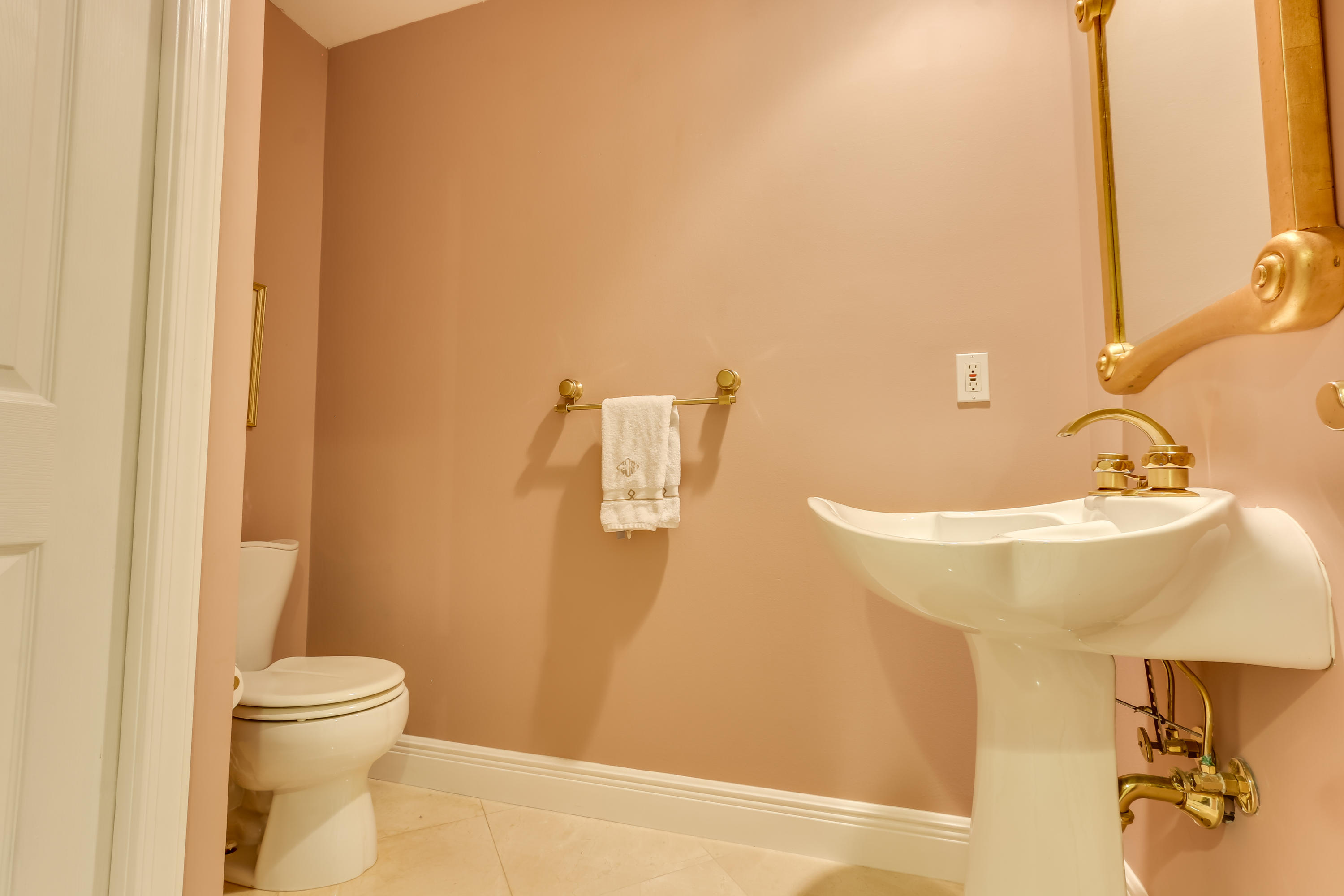 4475 Woodfield Boulevard Boca Raton, FL 33434 - Photo 40 of 42 Powder Room