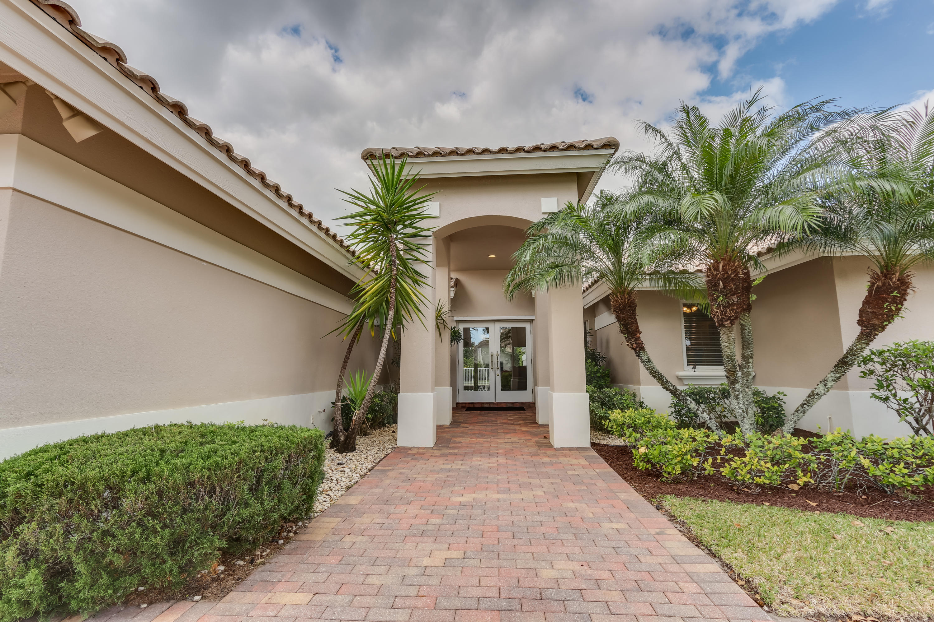 4475 Woodfield Boulevard Boca Raton, FL 33434 - Photo 4 of 42 Entry View 1