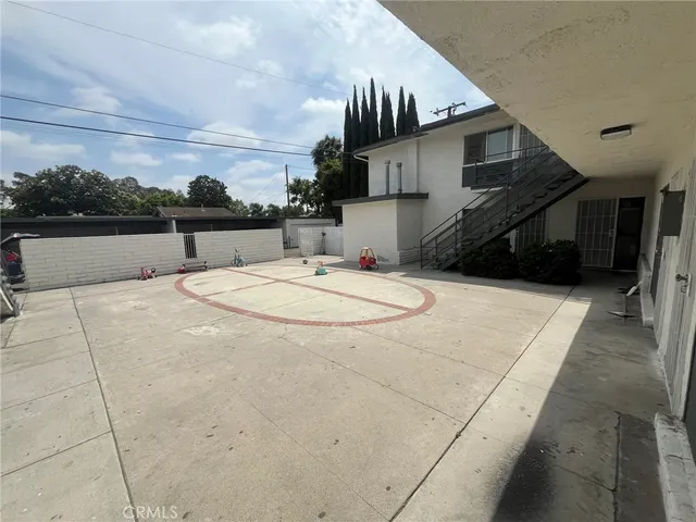 a house view with a outdoor space