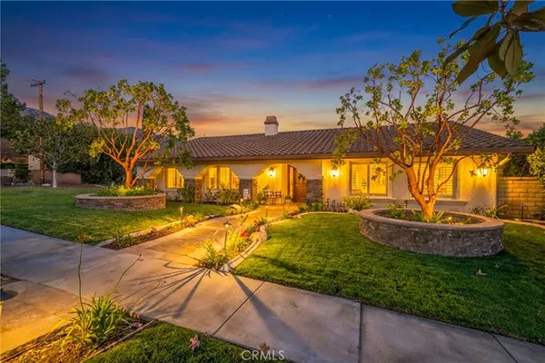 a view of a house with backyard and swimming pool
