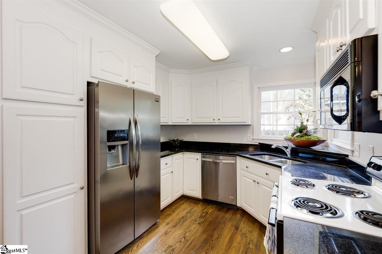 303 Grove Road Greenville, SC 29605 - Photo 8 of 33